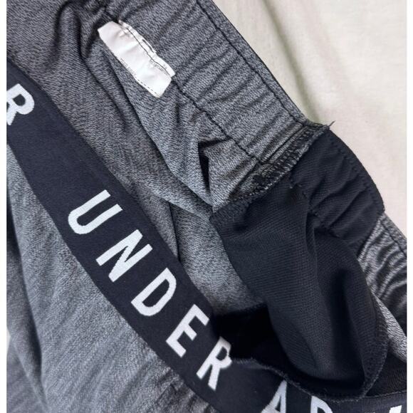 Under Armour Loose Play Up 3.0 Twist Womens Small Gray Black Athletic Shorts - Picture 6 of 7